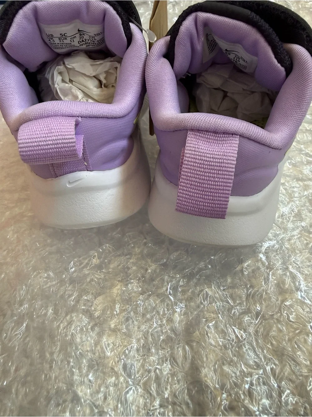 Nike Kids Black, Lavender Star Runner 3 Hook-and-Loop Sneakers size 5c